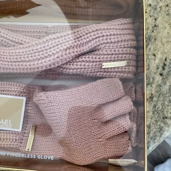 New Michael Kors warm weather accessories - Picture 3 of 4